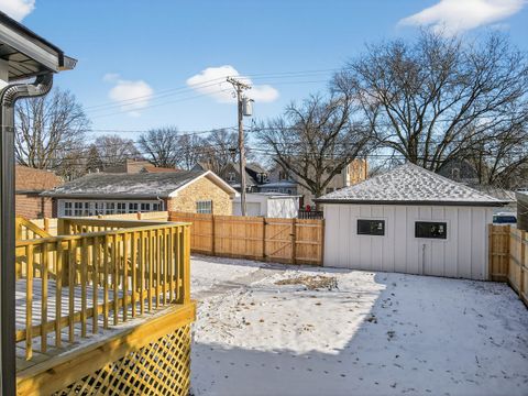 Tiny photo for 17 Franklin Avenue, River Forest, IL 60305 (MLS # 12571791)