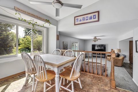Tiny photo for 1727 Roosa Lane, Elk Grove Village, IL 60007 (MLS # 12670064)