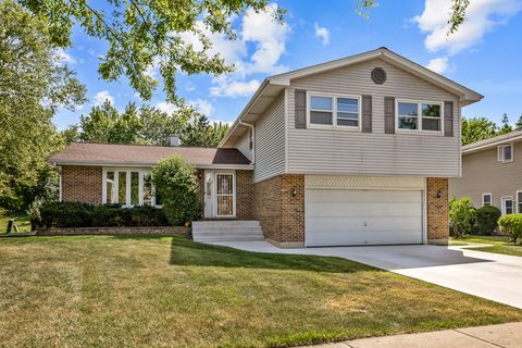 Tiny photo for 1727 Roosa Lane, Elk Grove Village, IL 60007 (MLS # 12670064)