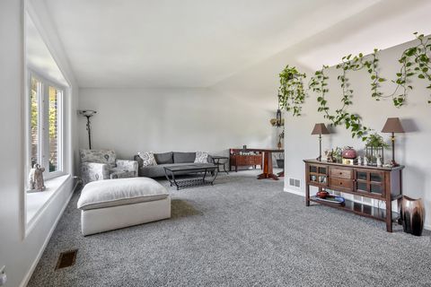 Tiny photo for 1727 Roosa Lane, Elk Grove Village, IL 60007 (MLS # 12670064)