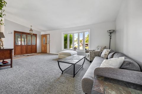 Tiny photo for 1727 Roosa Lane, Elk Grove Village, IL 60007 (MLS # 12670064)