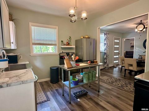 Tiny photo for 718 17TH Avenue N, Clinton, IA 52732 (MLS # QC4267145)