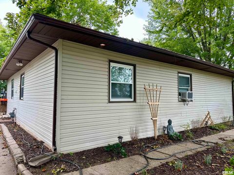 Tiny photo for 718 17TH Avenue N, Clinton, IA 52732 (MLS # QC4267145)