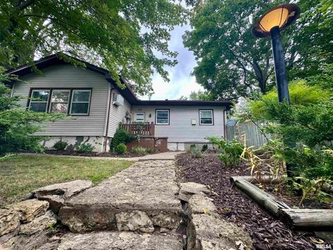 Tiny photo for 718 17TH Avenue N, Clinton, IA 52732 (MLS # QC4267145)