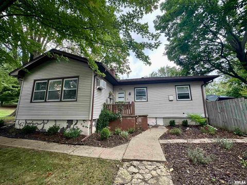 Photo of 718 17TH Avenue N, Clinton, IA 52732 (MLS # QC4267145)