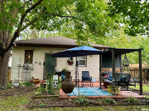 Tiny photo for 718 17TH Avenue N, Clinton, IA 52732 (MLS # QC4267145)