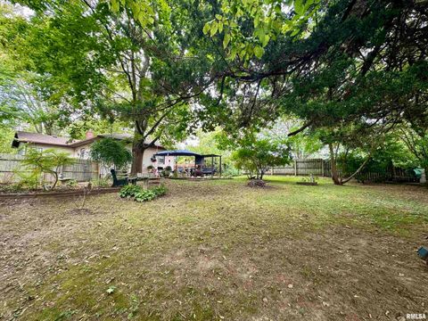 Tiny photo for 718 17TH Avenue N, Clinton, IA 52732 (MLS # QC4267145)