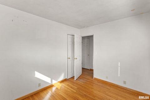 Tiny photo for 1212 MEADOW LANE Drive, Bettendorf, IA 52722 (MLS # QC4269010)