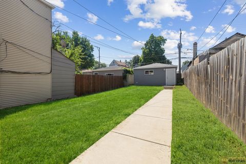 Tiny photo for 929 W 33rd Place, Chicago, IL 60608 (MLS # 12477449)