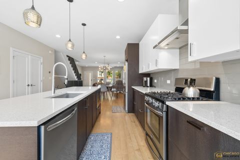 Tiny photo for 929 W 33rd Place, Chicago, IL 60608 (MLS # 12477449)