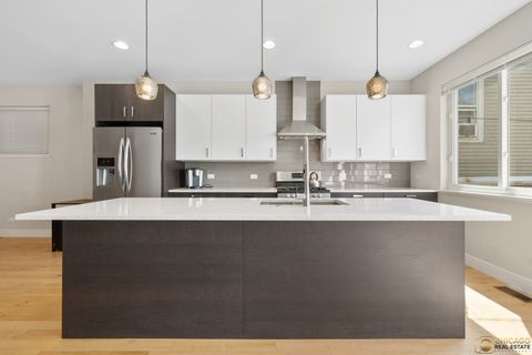 Tiny photo for 929 W 33rd Place, Chicago, IL 60608 (MLS # 12477449)