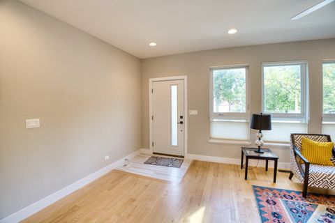 Tiny photo for 929 W 33rd Place, Chicago, IL 60608 (MLS # 12477449)