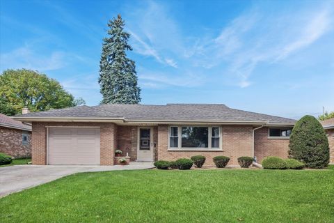 Photo of 570 S Fairfield Avenue, Lombard, IL 60148 (MLS # 12482320)