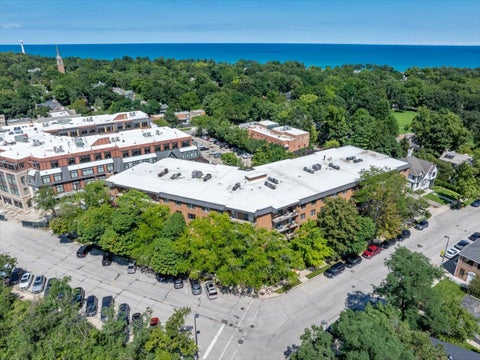 Tiny photo for 711 Oak Street #308, Winnetka, IL 60093 (MLS # 12604430)