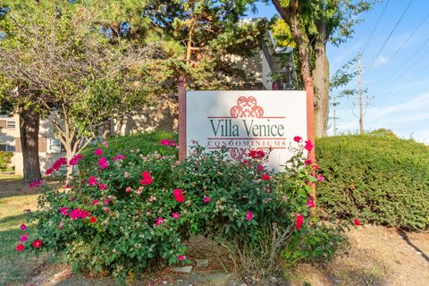 Tiny photo for 301 E Plainfield Road #6, La Grange, IL 60525 (MLS # 12498668)