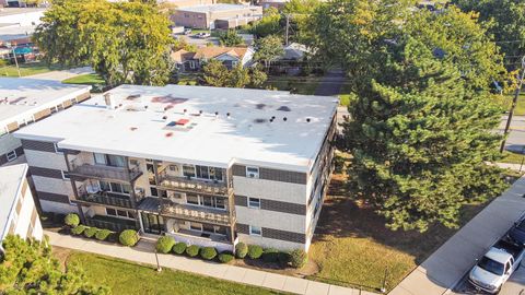 Tiny photo for 301 E Plainfield Road #6, La Grange, IL 60525 (MLS # 12498668)