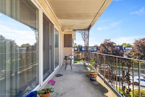 Tiny photo for 301 E Plainfield Road #6, La Grange, IL 60525 (MLS # 12498668)