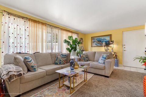 Tiny photo for 301 E Plainfield Road #6, La Grange, IL 60525 (MLS # 12498668)