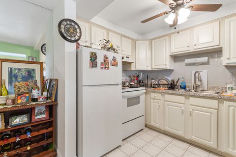 Tiny photo for 301 E Plainfield Road #6, La Grange, IL 60525 (MLS # 12498668)