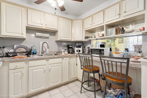 Tiny photo for 301 E Plainfield Road #6, La Grange, IL 60525 (MLS # 12498668)