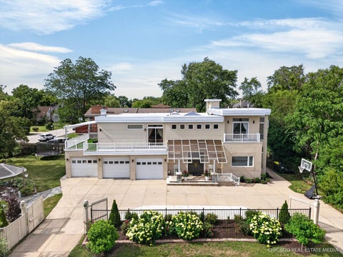 Photo of 8650 W Davis Street, Des Plaines, IL 60016 (MLS # 12776439)