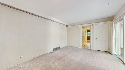 Tiny photo for 4 Eton On Oxford, Rolling Meadows, IL 60008 (MLS # 12411945)