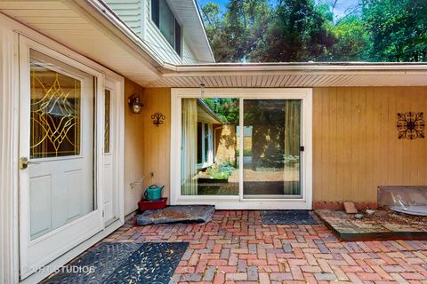 Tiny photo for 4 Eton On Oxford, Rolling Meadows, IL 60008 (MLS # 12411945)