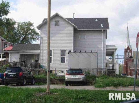 Tiny photo for 422 N MARQUETTE Street, Davenport, IA 52802 (MLS # QC4265271)