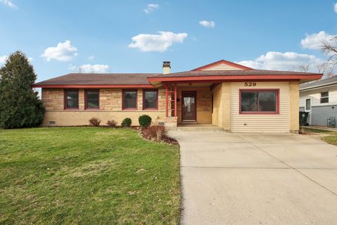 Photo of 529 Ridgewood Road, Elk Grove Village, IL 60007 (MLS # 12625356)