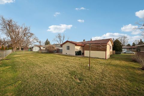 Tiny photo for 529 Ridgewood Road, Elk Grove Village, IL 60007 (MLS # 12625356)