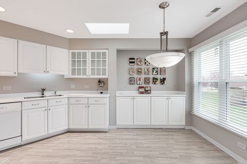 Tiny photo for 353 Satinwood Court S, Buffalo Grove, IL 60089 (MLS # 12604486)