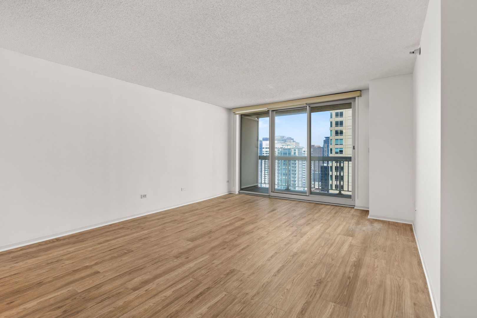 545 N Dearborn Street 2202