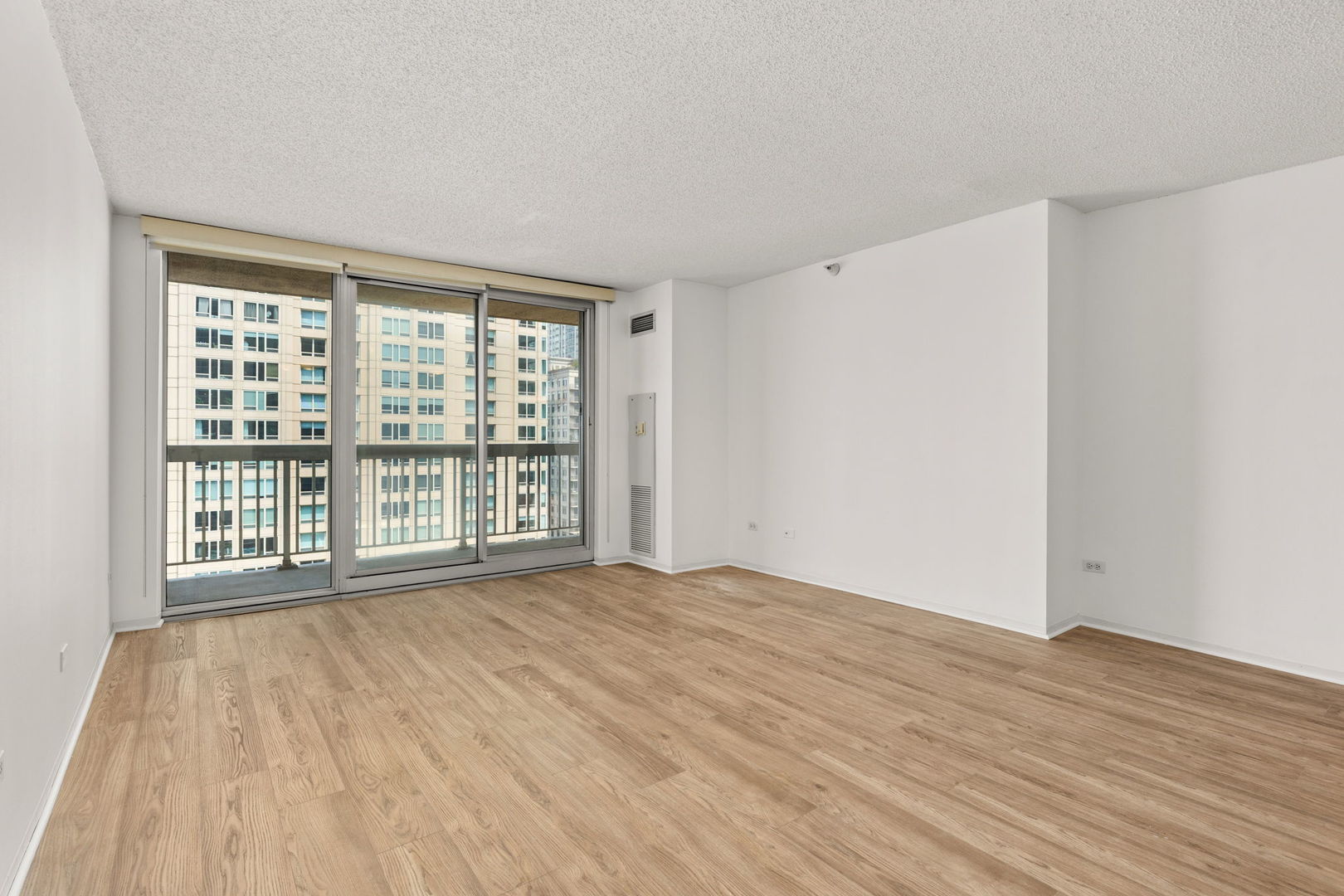 545 N Dearborn Street 2202