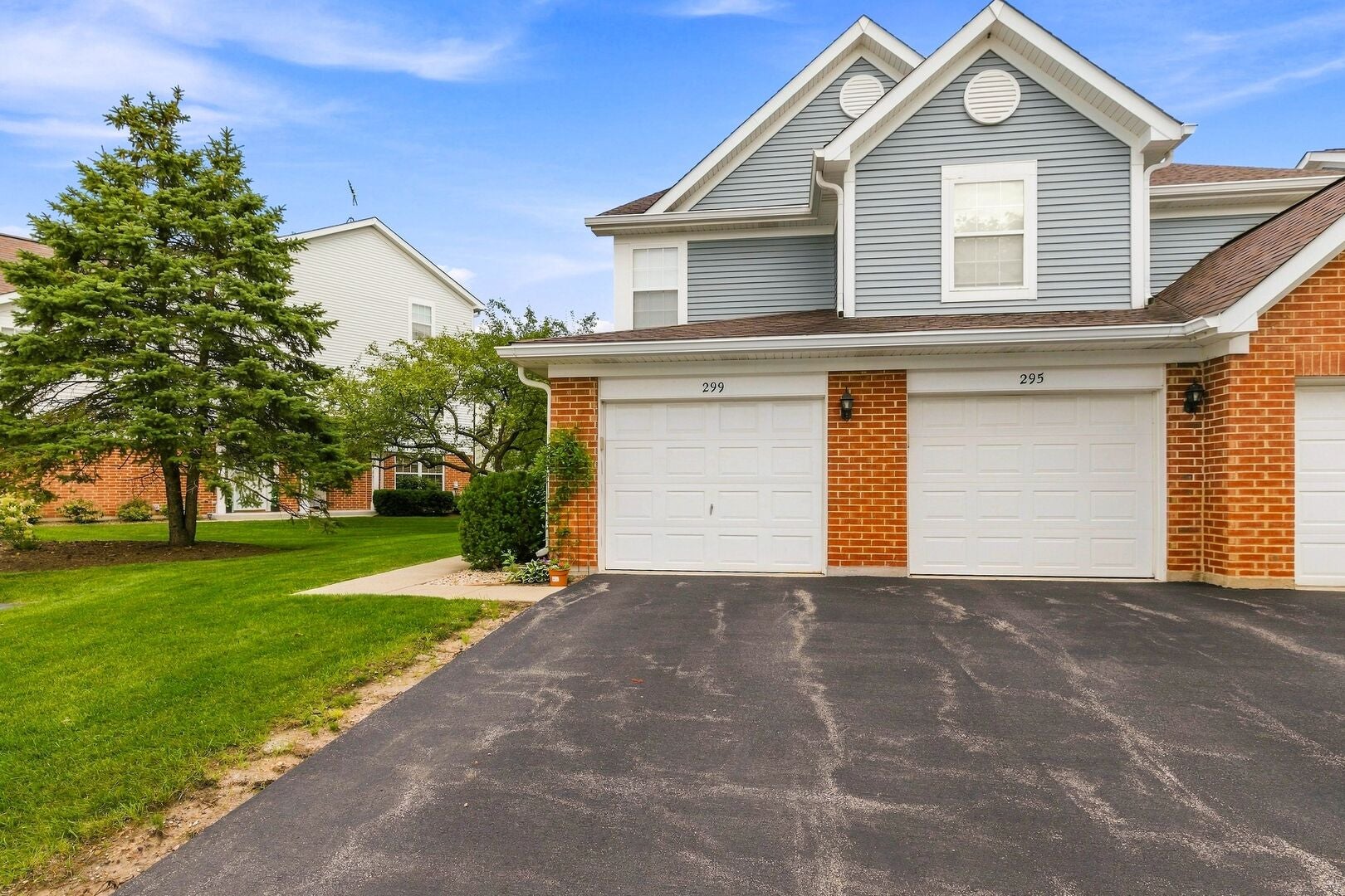 299 Ashbury Lane W 1526-2