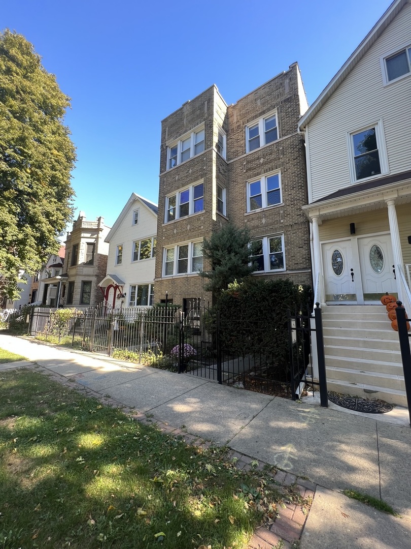 2439 N Francisco Avenue 3