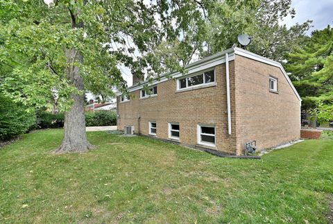 Tiny photo for 6750 N Kostner Avenue, Lincolnwood, IL 60712 (MLS # 12498294)
