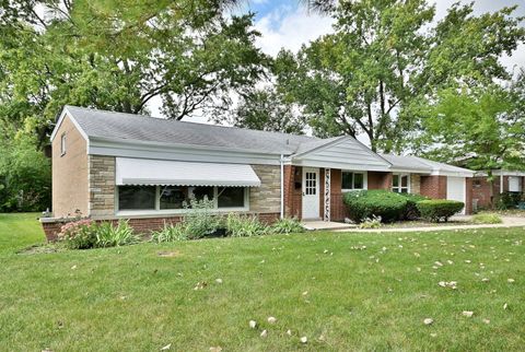 Tiny photo for 6750 N Kostner Avenue, Lincolnwood, IL 60712 (MLS # 12498294)