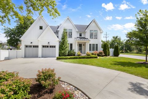 Photo of 469 S Sunnyside Avenue, Elmhurst, IL 60126 (MLS # 12563523)