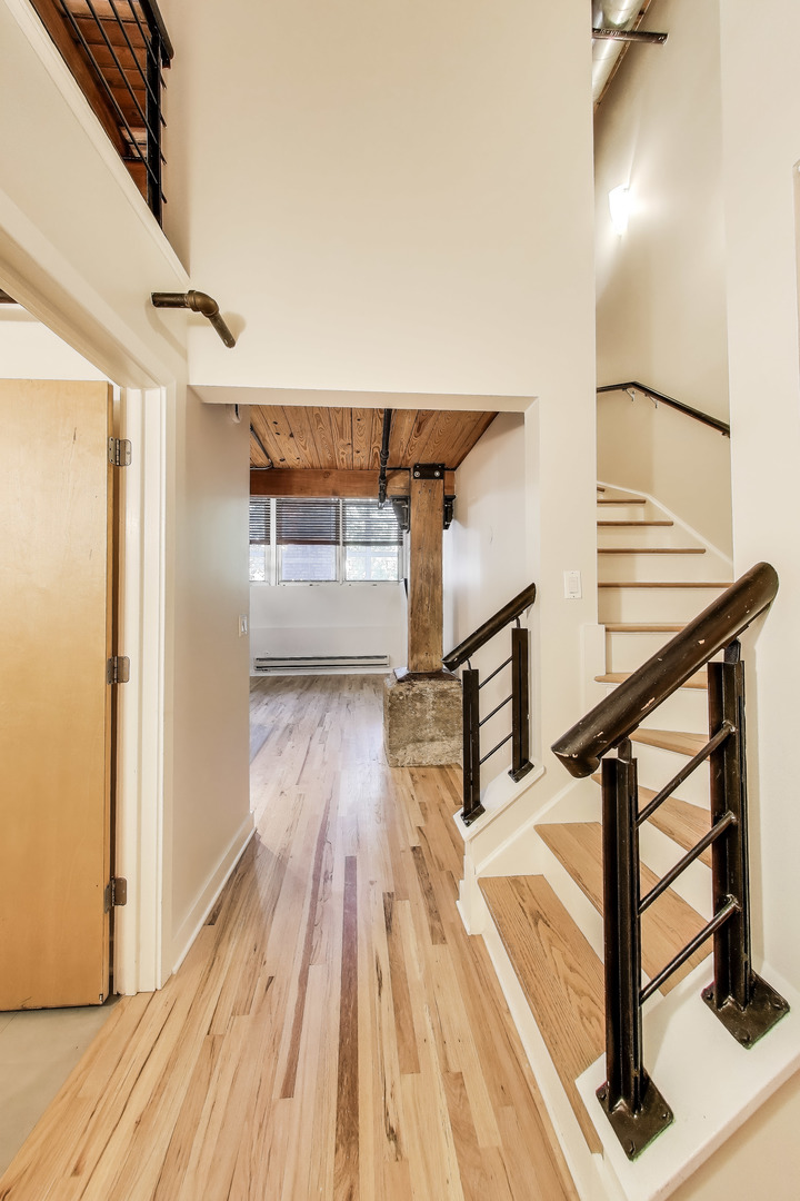 2111 W Churchill Street 105