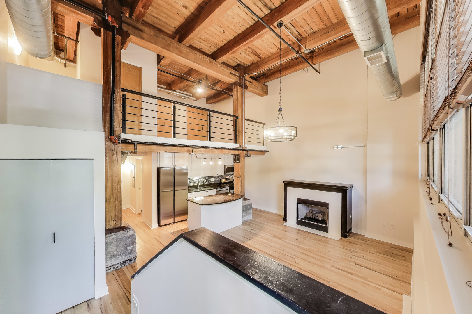 2111 W Churchill Street 105