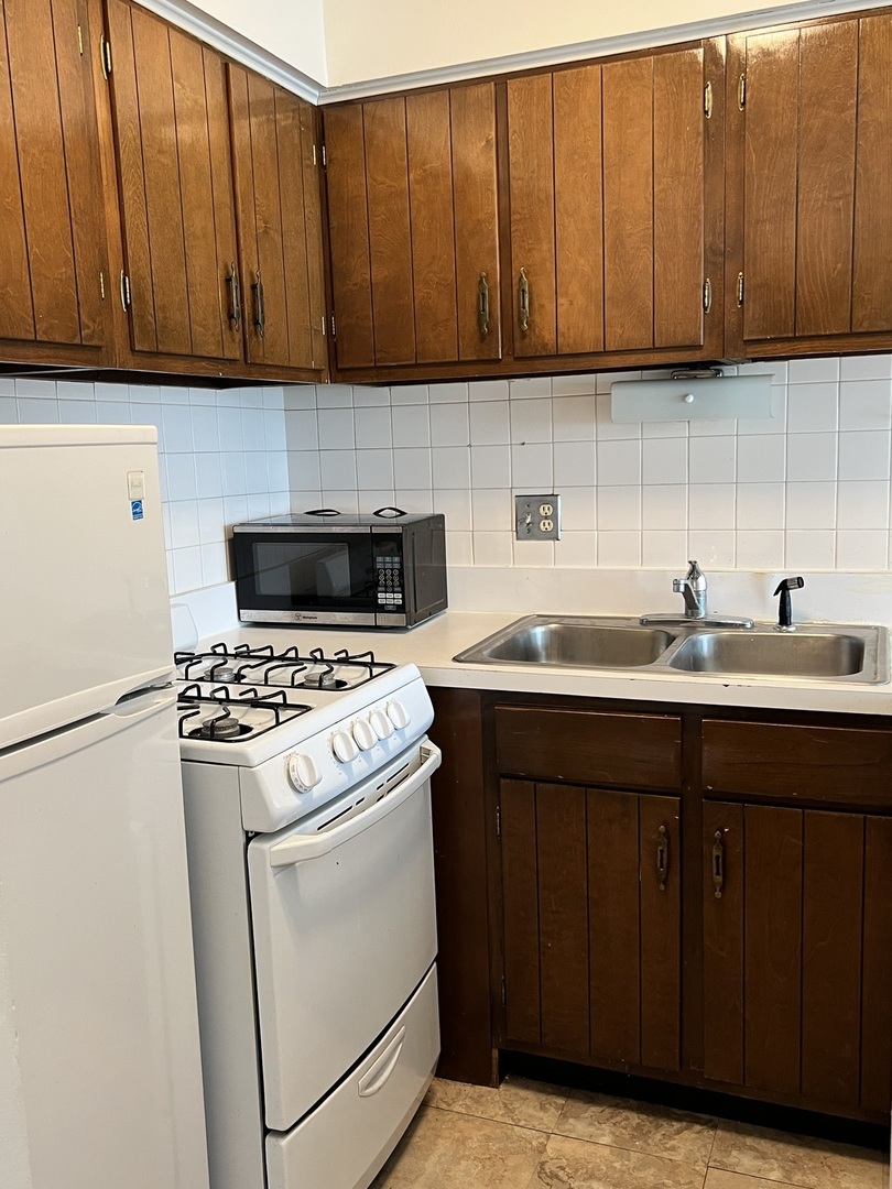 510 W Fullerton Parkway 302