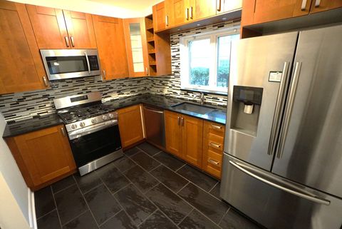 Tiny photo for 6826 N Knox Avenue, Lincolnwood, IL 60712 (MLS # 12507084)