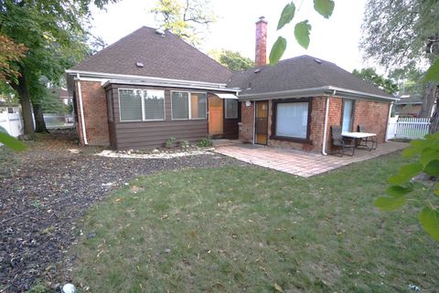 Tiny photo for 6826 N Knox Avenue, Lincolnwood, IL 60712 (MLS # 12507084)