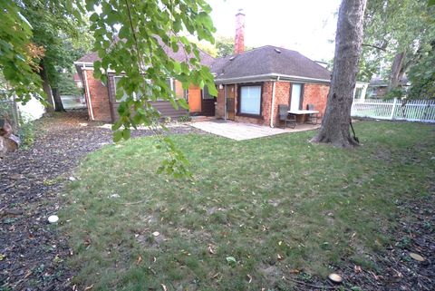 Tiny photo for 6826 N Knox Avenue, Lincolnwood, IL 60712 (MLS # 12507084)