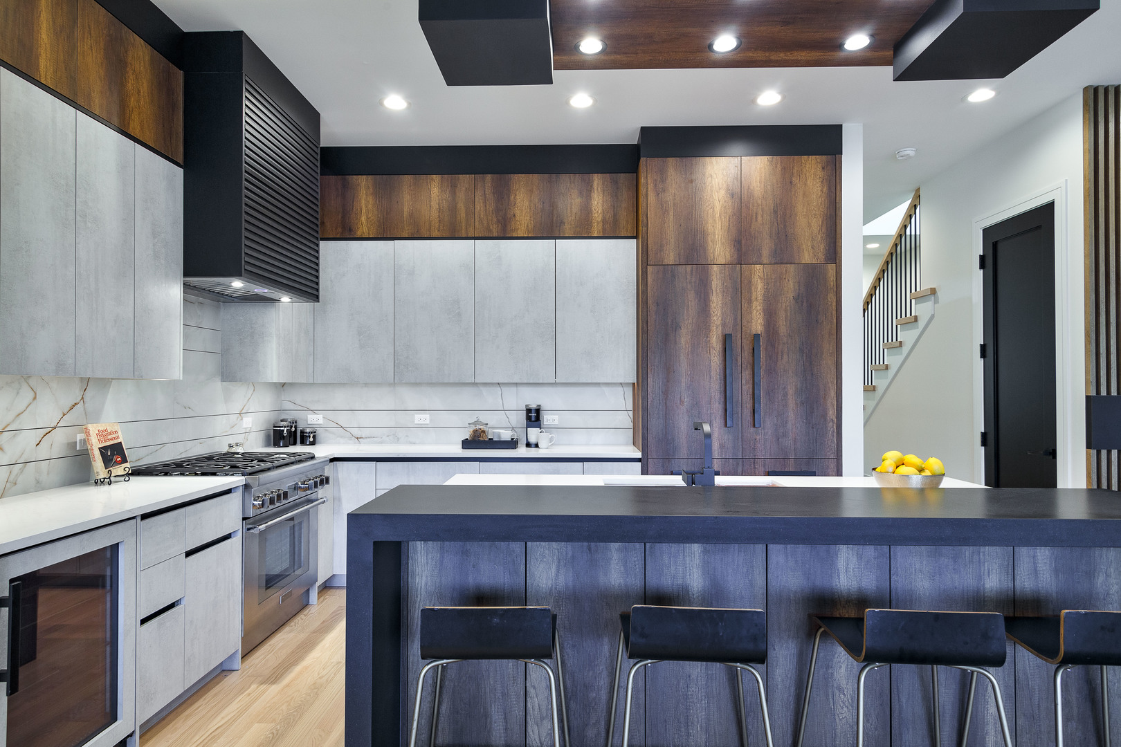 5618 N Francisco Avenue