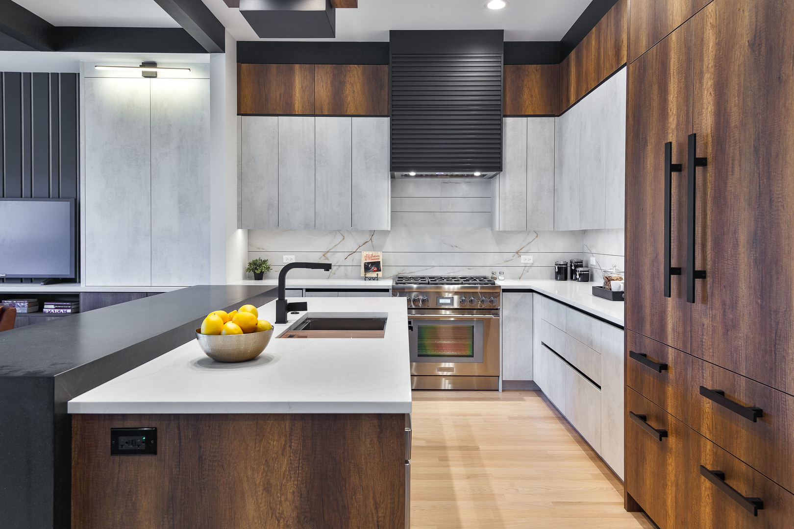 5618 N Francisco Avenue