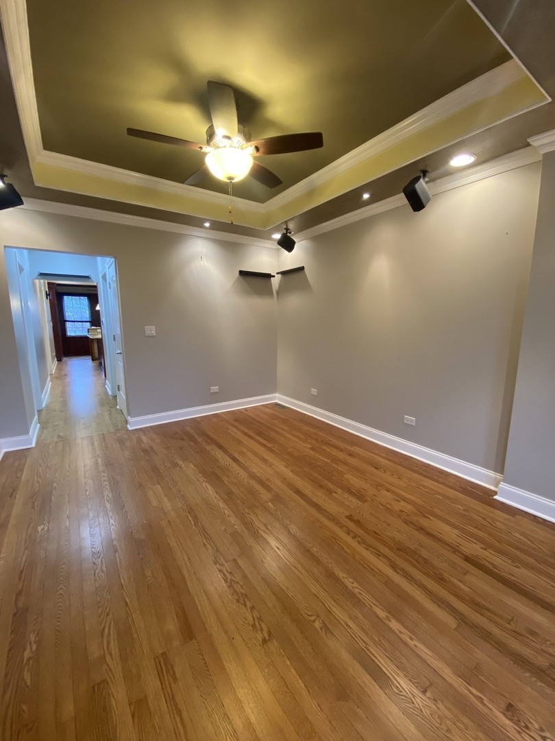 2825 N Hamlin Avenue 1