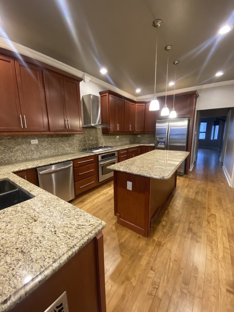 2825 N Hamlin Avenue 1