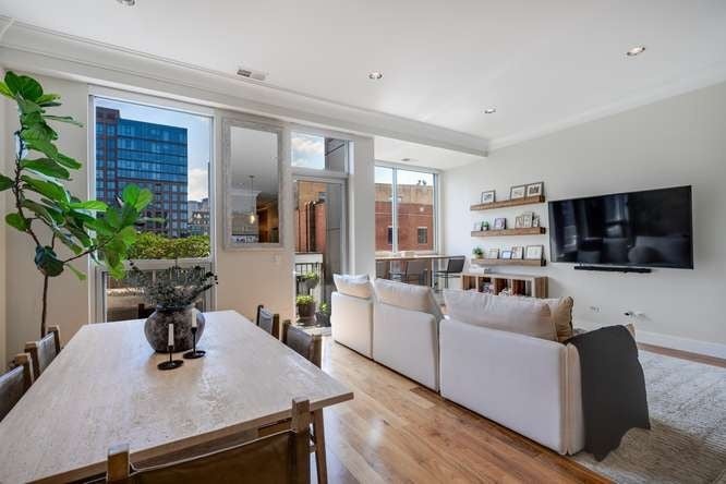 16 N Carpenter Street 4N