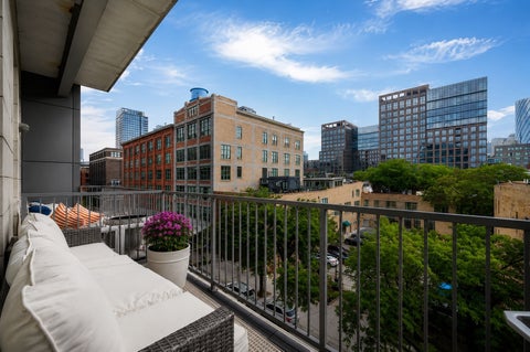 Tiny photo for 16 N Carpenter Street #4N, Chicago, IL 60607 (MLS # 12748166)